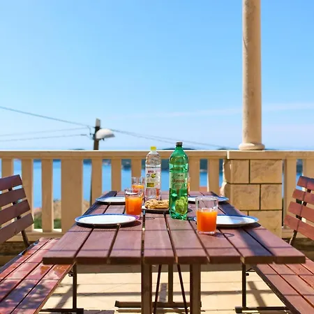 Helton Seaview Apartman