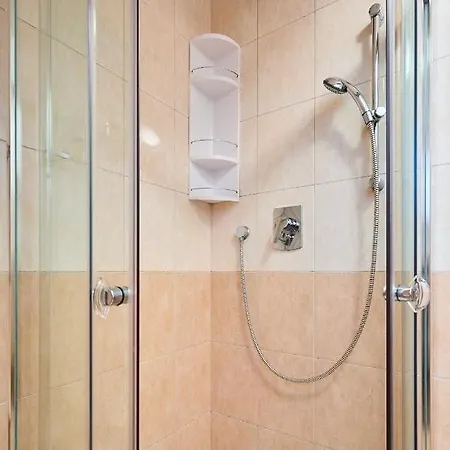 Helton Seaview Apartman *